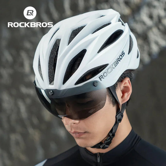 “CycloShield: Casco ultraligero, transpirable y seguro para todos.”